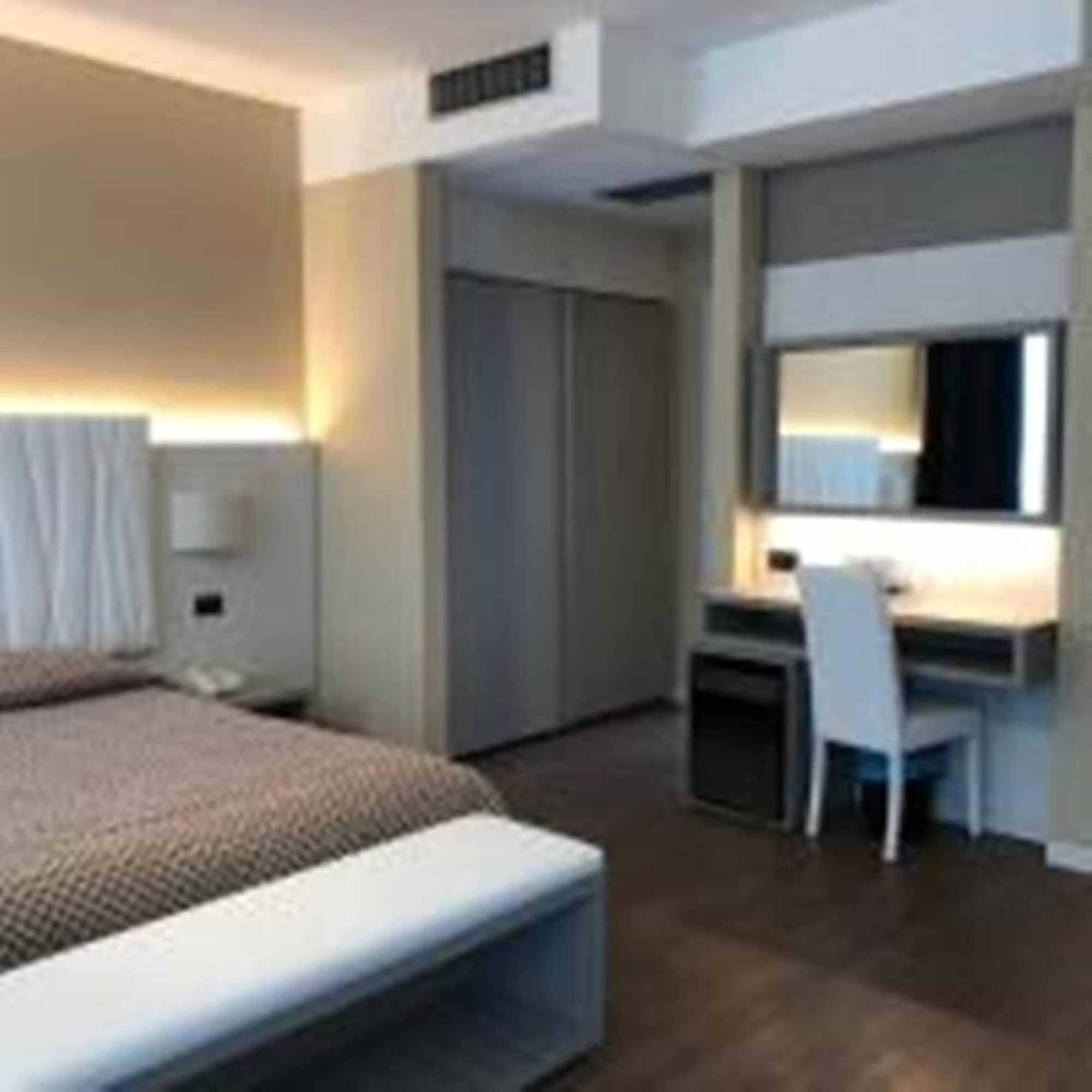 Hotel Enrichetta Desenzano del Garda Dış mekan fotoğraf
