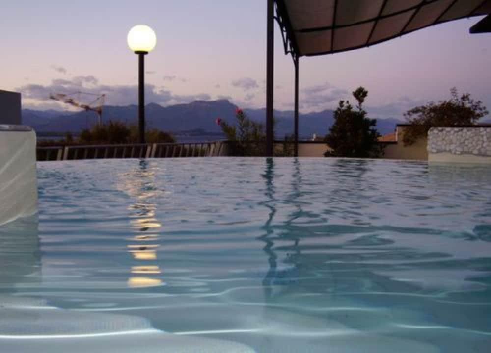 Hotel Enrichetta Desenzano del Garda Dış mekan fotoğraf