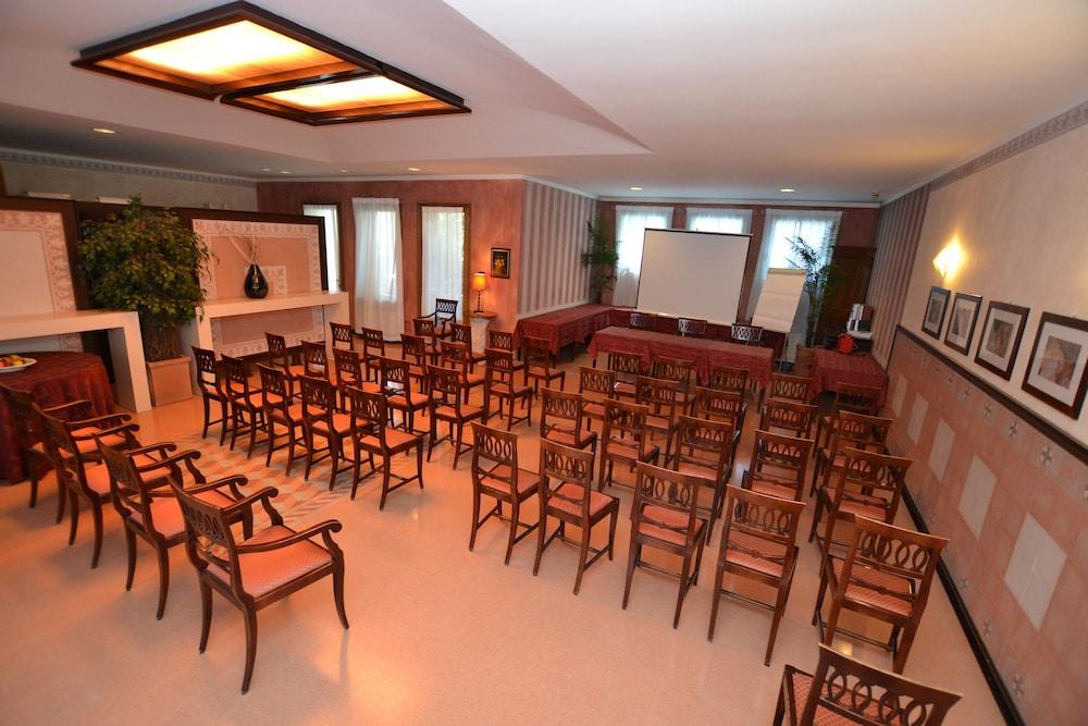 Hotel Enrichetta Desenzano del Garda Dış mekan fotoğraf