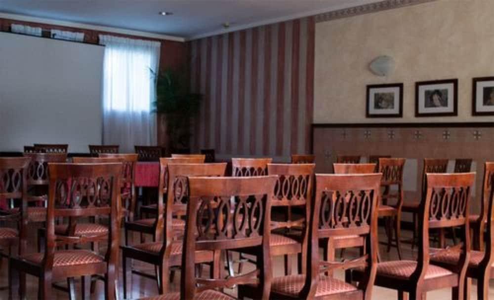 Hotel Enrichetta Desenzano del Garda Dış mekan fotoğraf