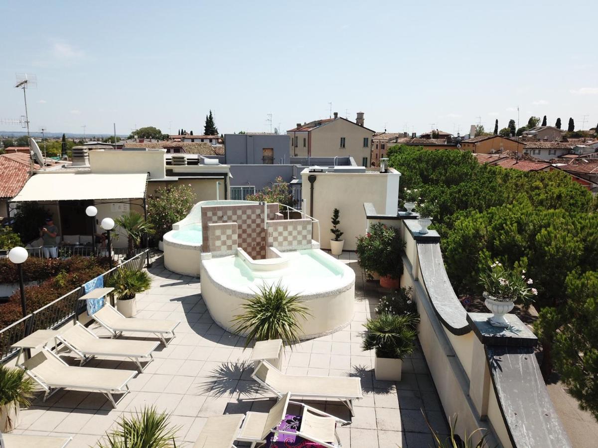 Hotel Enrichetta Desenzano del Garda Dış mekan fotoğraf