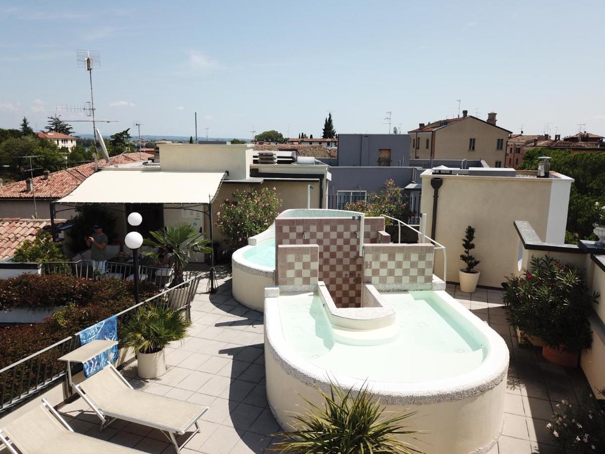 Hotel Enrichetta Desenzano del Garda Dış mekan fotoğraf