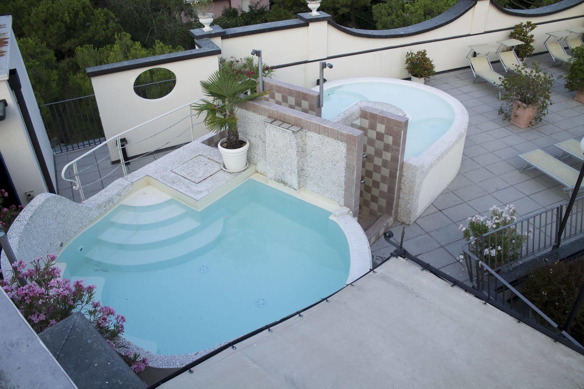 Hotel Enrichetta Desenzano del Garda Dış mekan fotoğraf