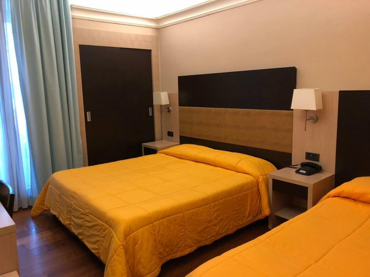 Hotel Enrichetta Desenzano del Garda Dış mekan fotoğraf