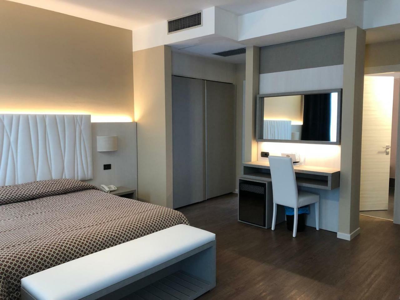 Hotel Enrichetta Desenzano del Garda Dış mekan fotoğraf