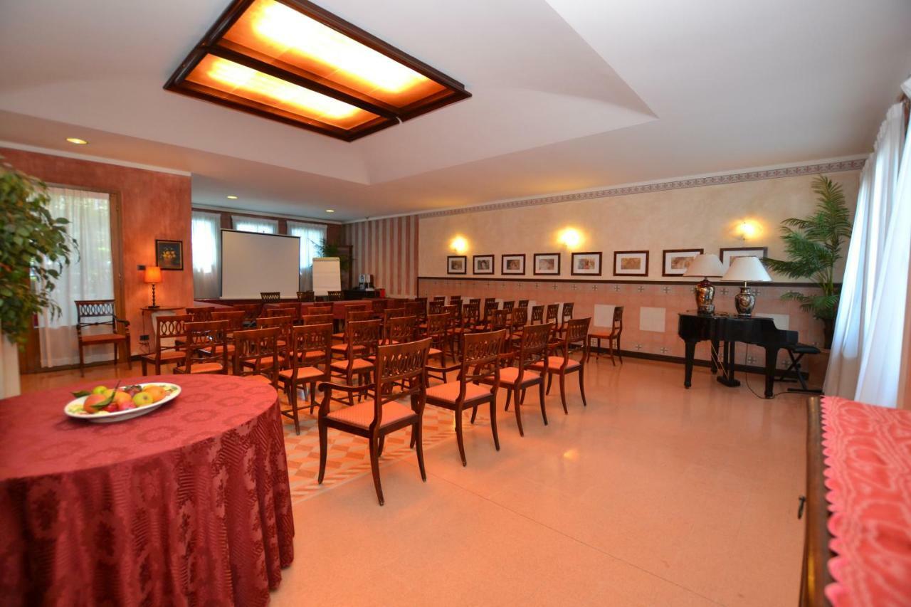 Hotel Enrichetta Desenzano del Garda Dış mekan fotoğraf