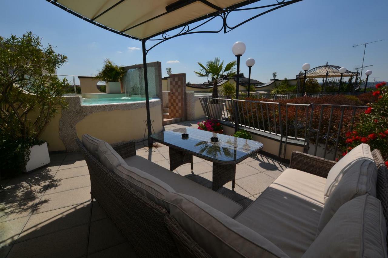 Hotel Enrichetta Desenzano del Garda Dış mekan fotoğraf