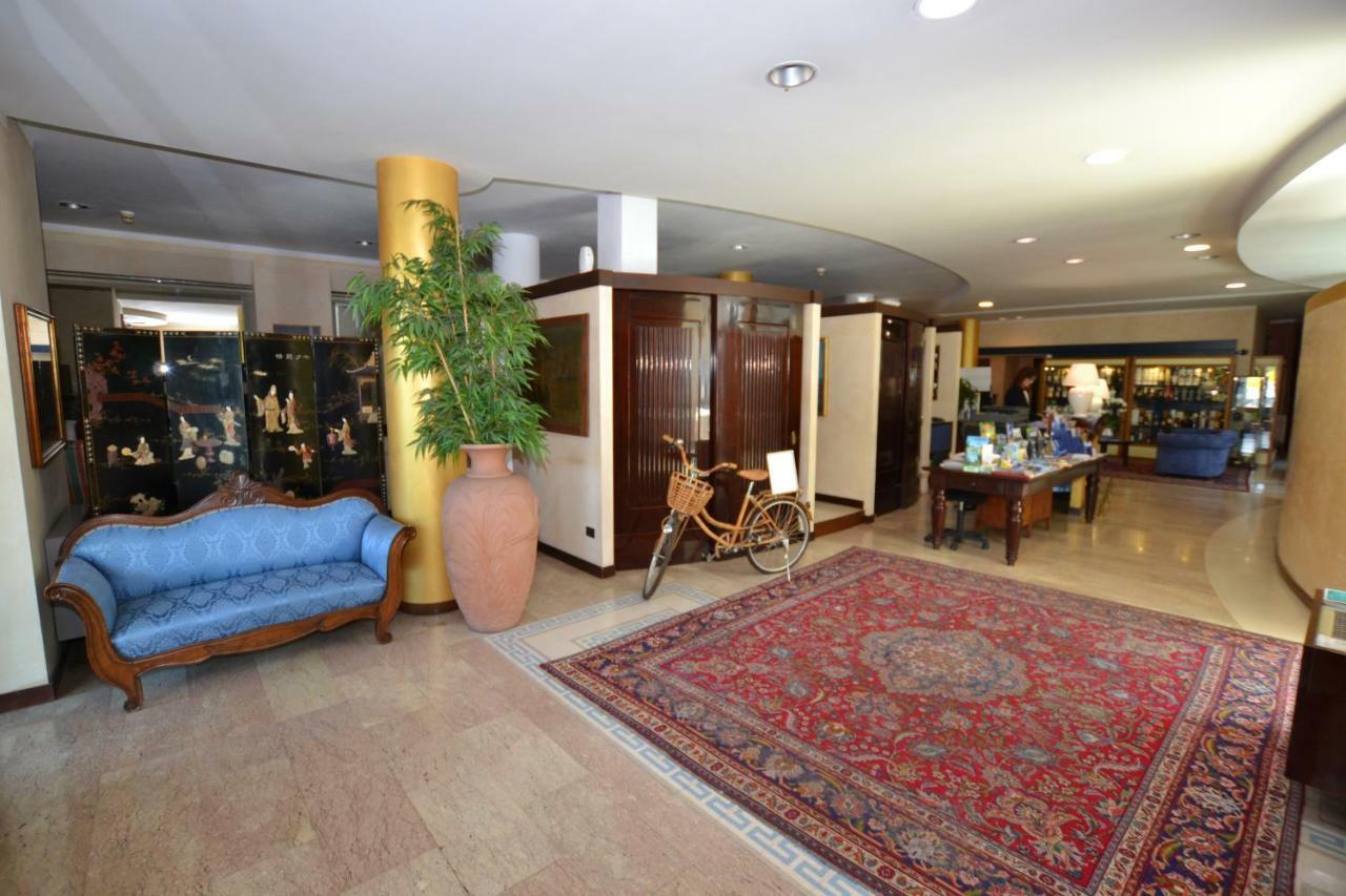 Hotel Enrichetta Desenzano del Garda Dış mekan fotoğraf