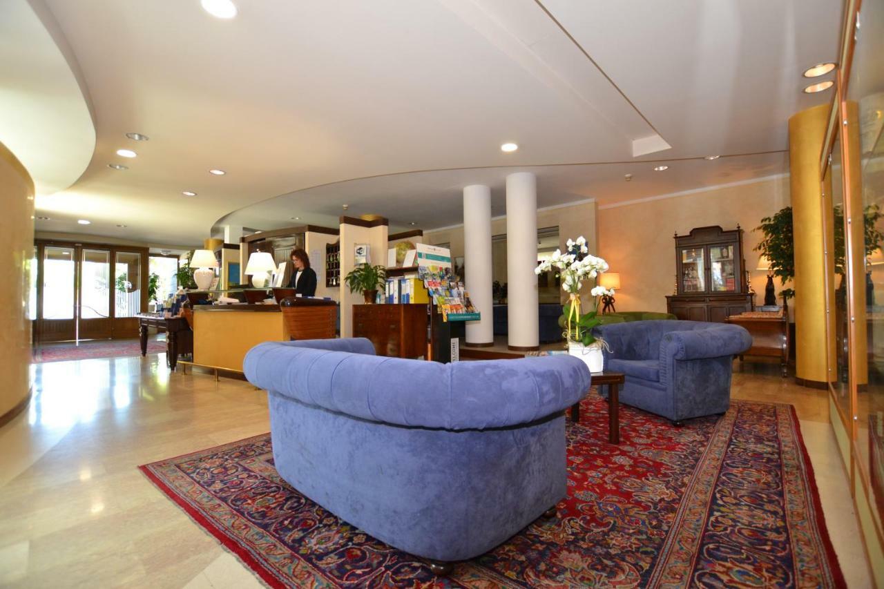 Hotel Enrichetta Desenzano del Garda Dış mekan fotoğraf